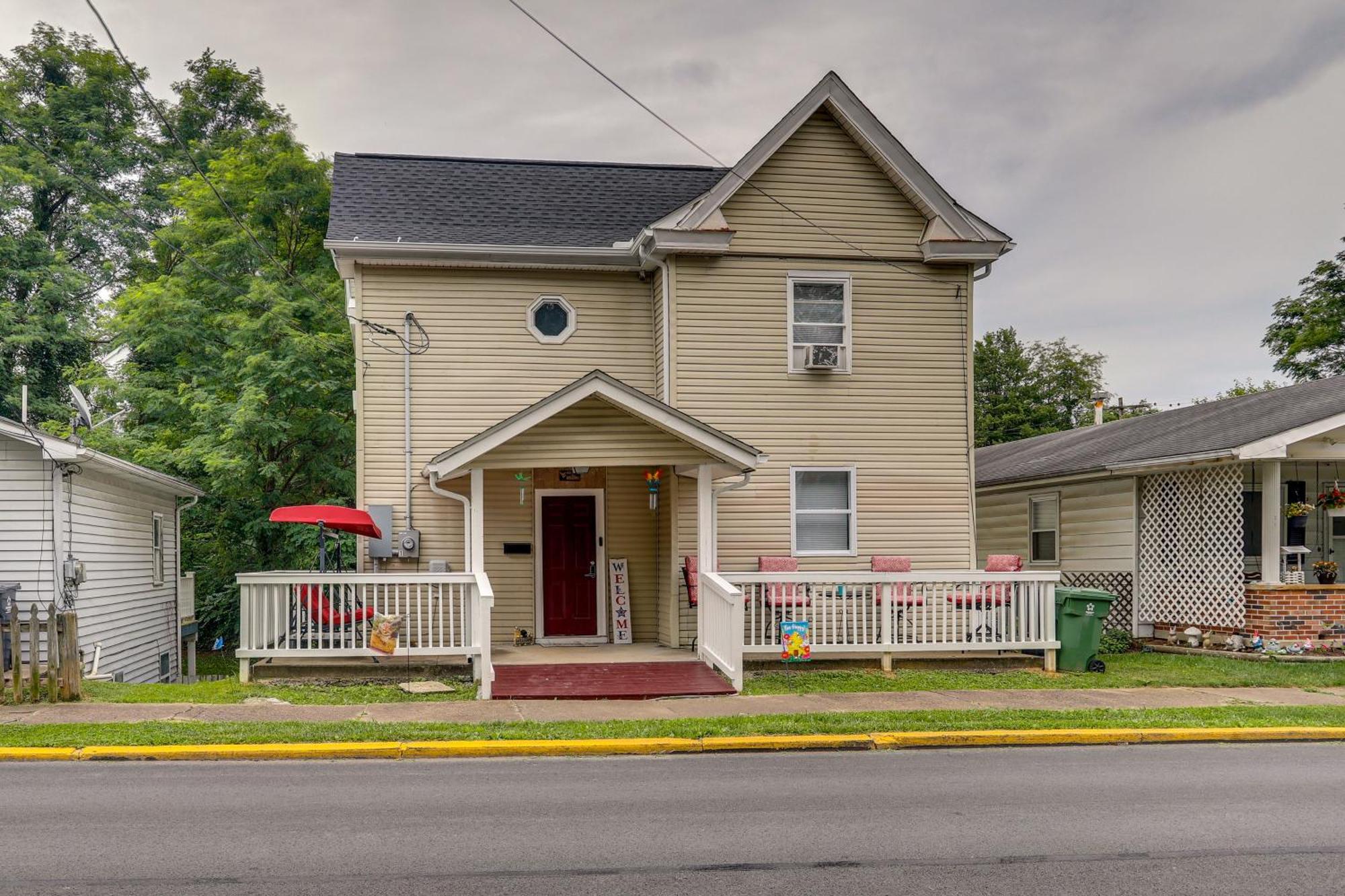 Holiday home 1 Mi To West Virginia University!